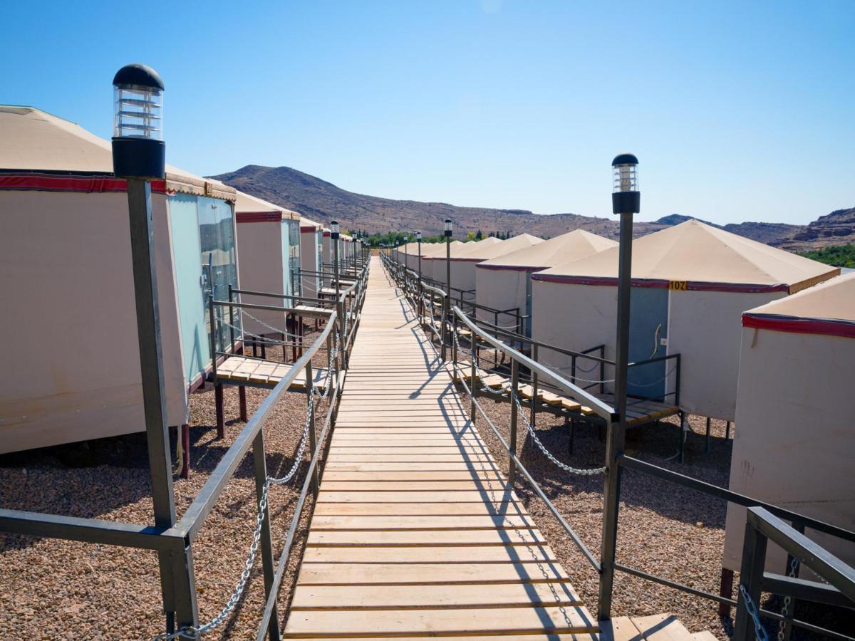 The Rock Camp Petra Hotel Вади Муса Екстериор снимка